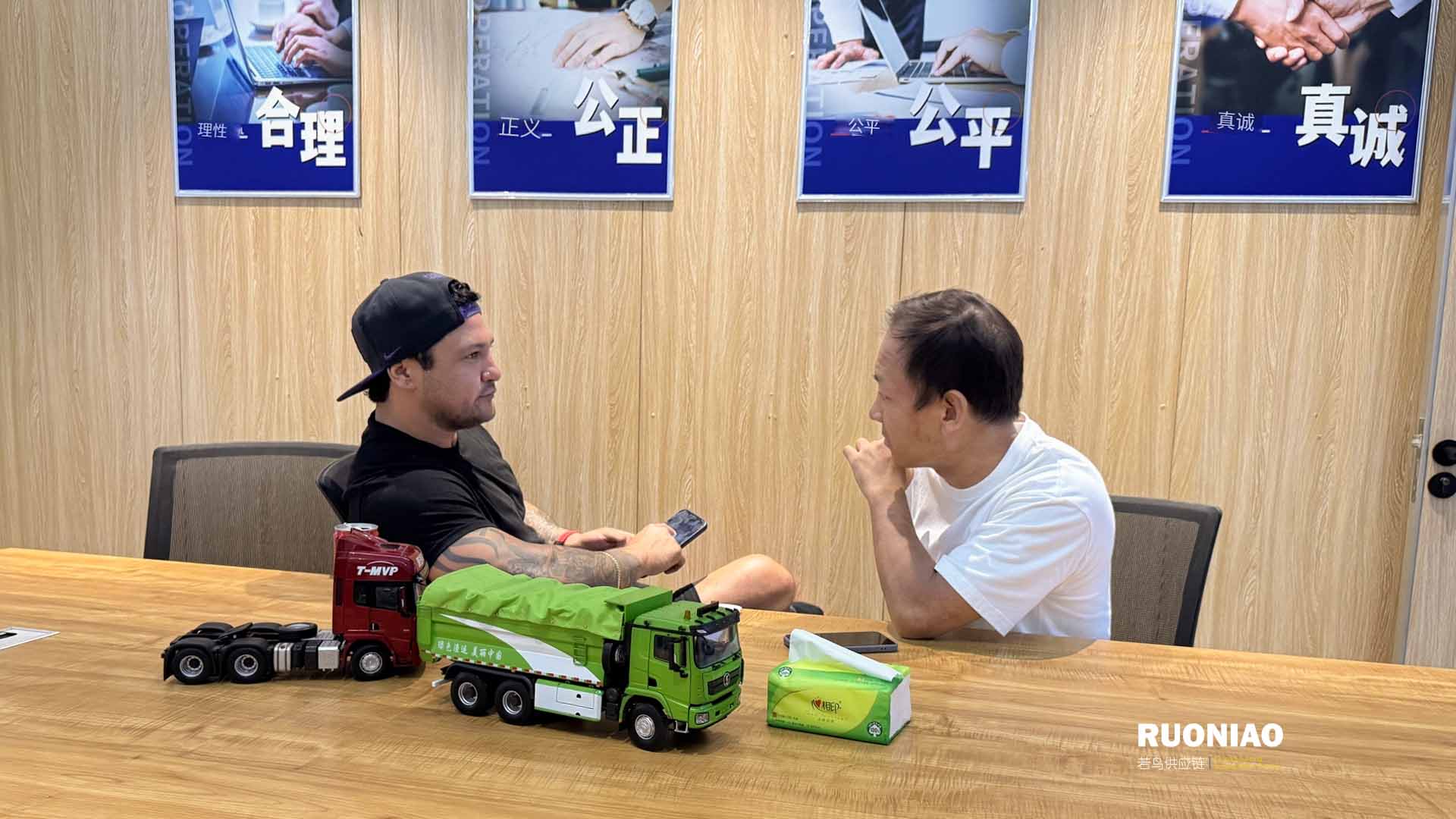 Una Visita Agradable: Bienvenidos Amigos a la Tienda 4S de SHACMAN y la Oficina de Zhengzhou Nanhuan - 3