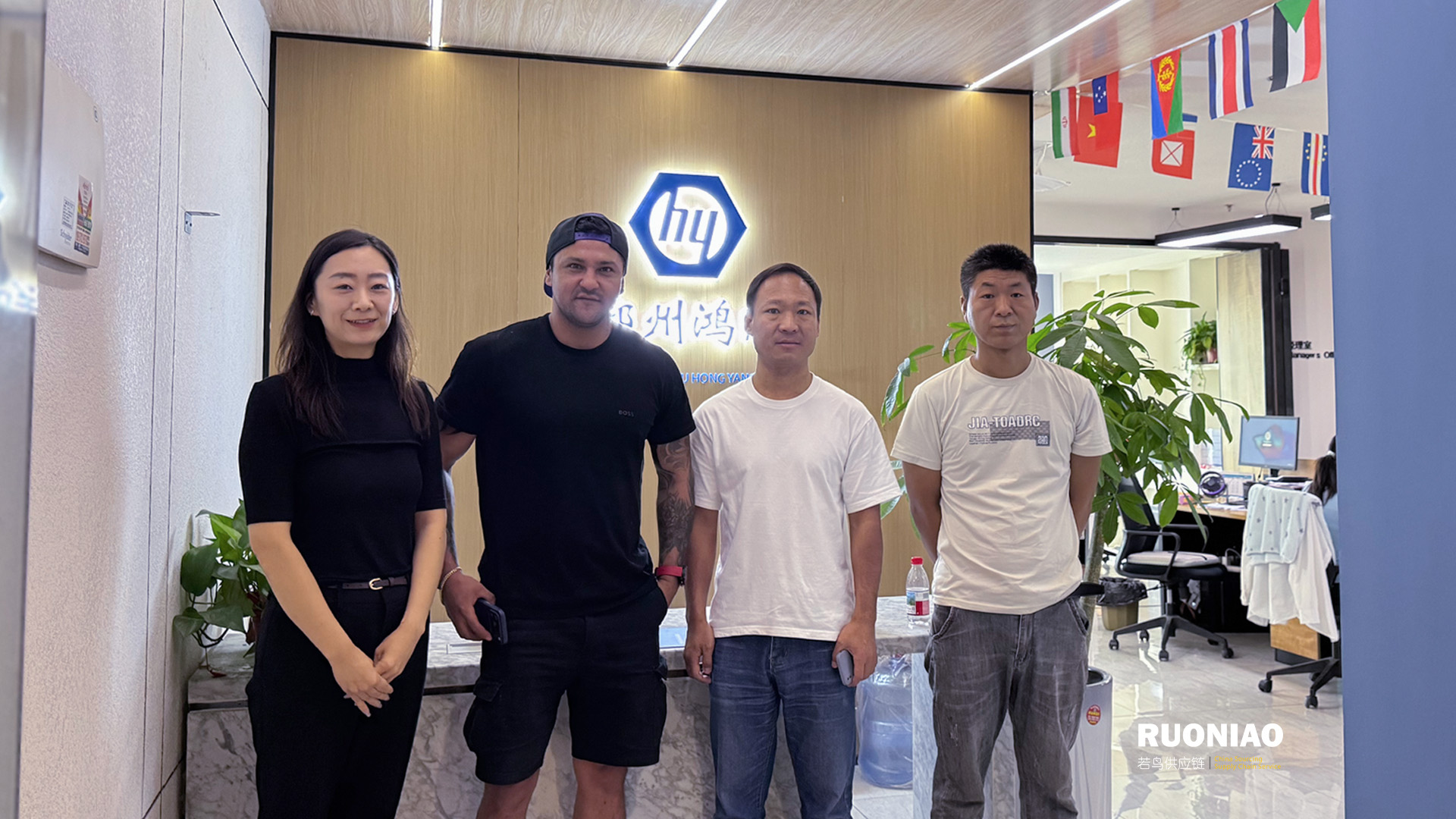 Una Visita Agradable: Bienvenidos Amigos a la Tienda 4S de SHACMAN y la Oficina de Zhengzhou Nanhuan