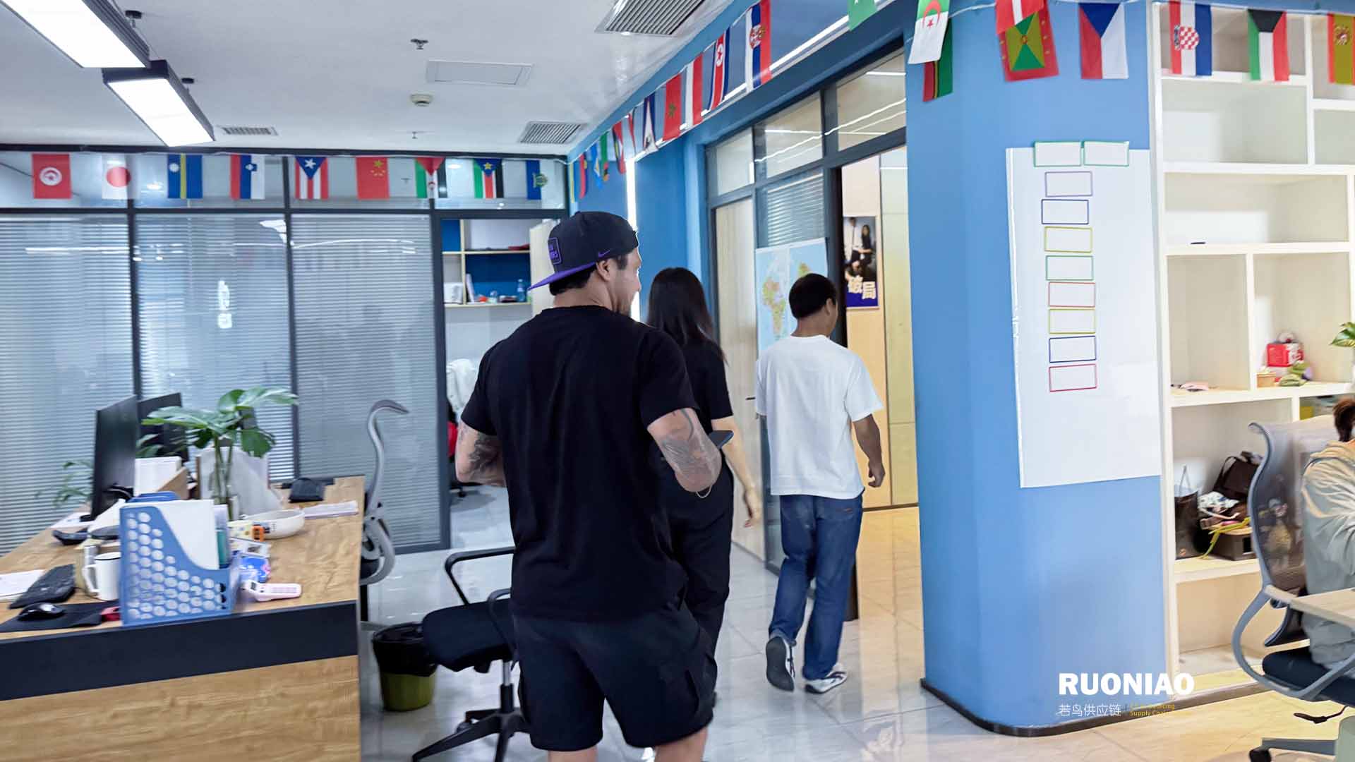 Una Visita Agradable: Bienvenidos Amigos a la Tienda 4S de SHACMAN y la Oficina de Zhengzhou Nanhuan - 1