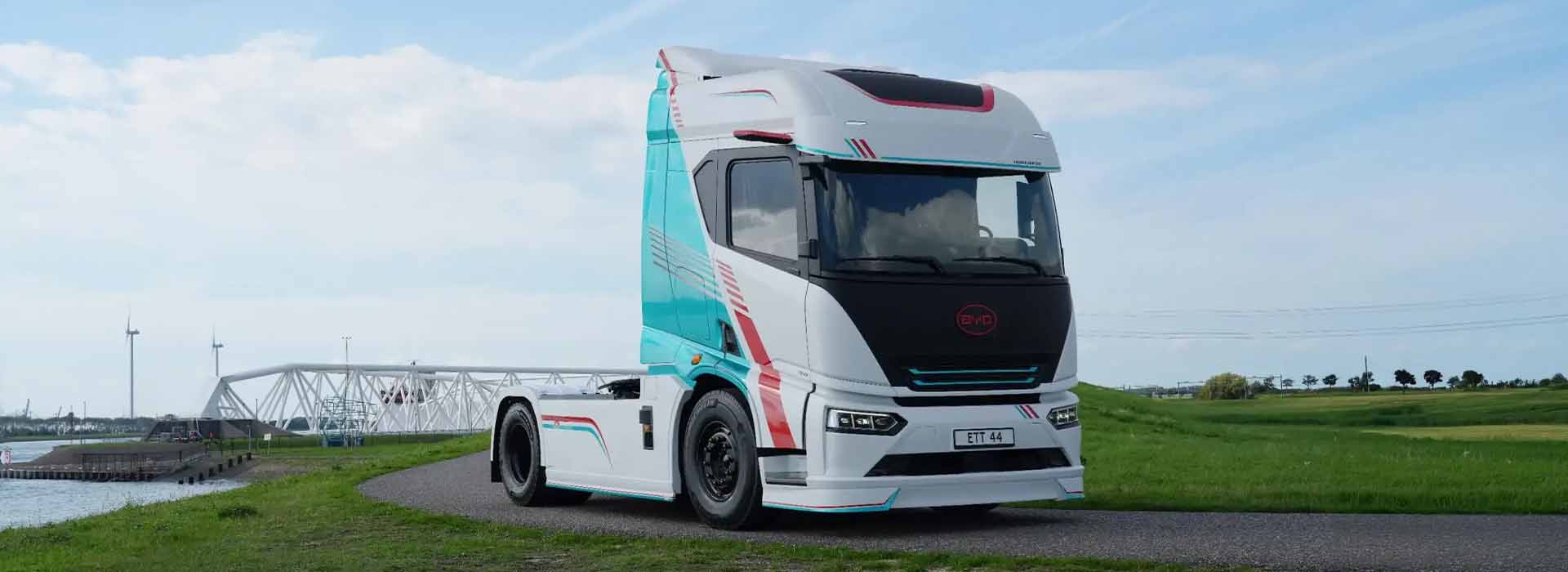 Tractora Eléctrica ETT44 4x2: Potencia y Carga Rápida Megavatio Impulsan la Descarbonización y Eficiencia del Transporte por Carretera Europeo
