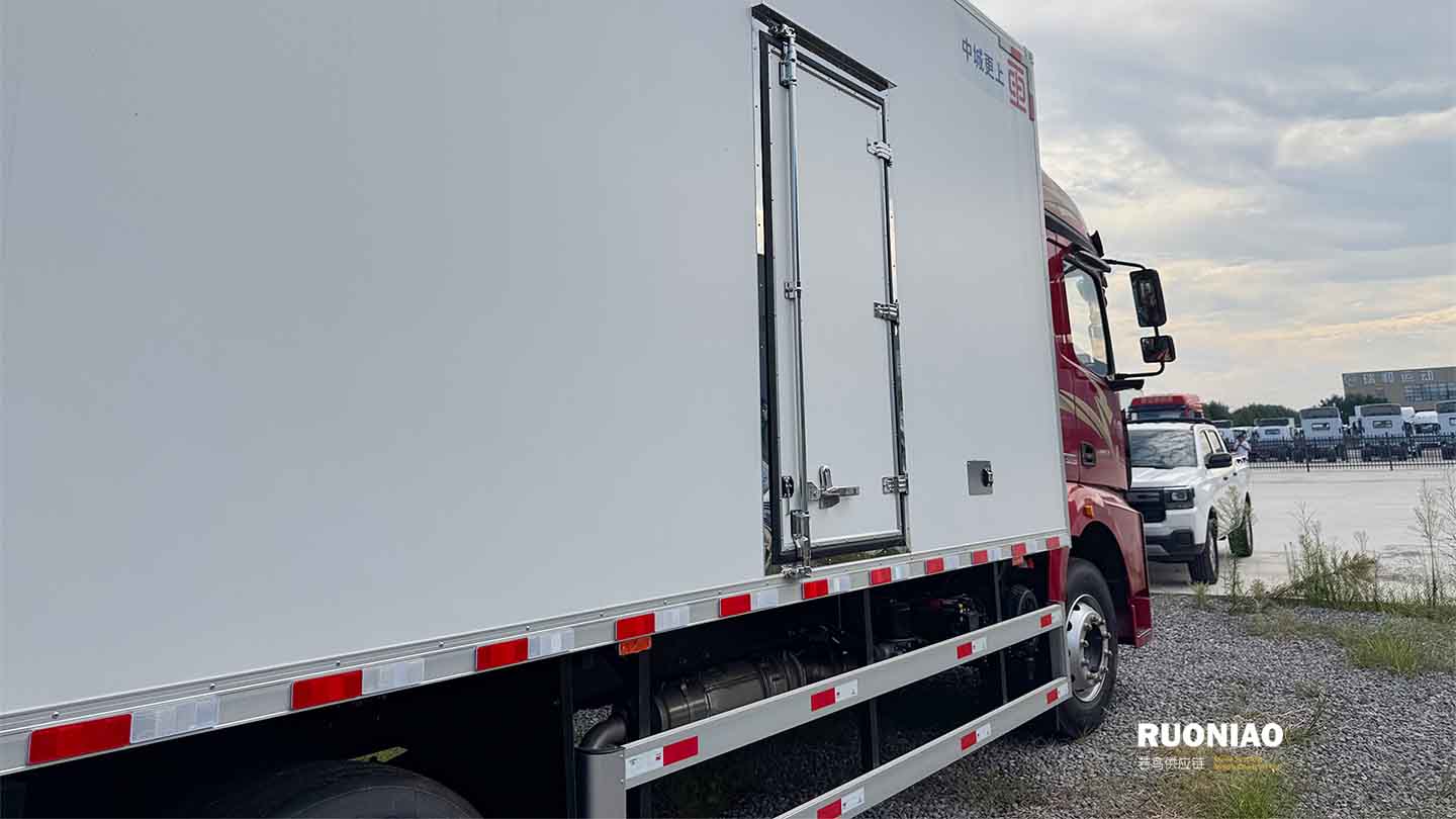 SHACMAN M5000 350HP 4X2 Camión Refrigerado 6.8m - 15