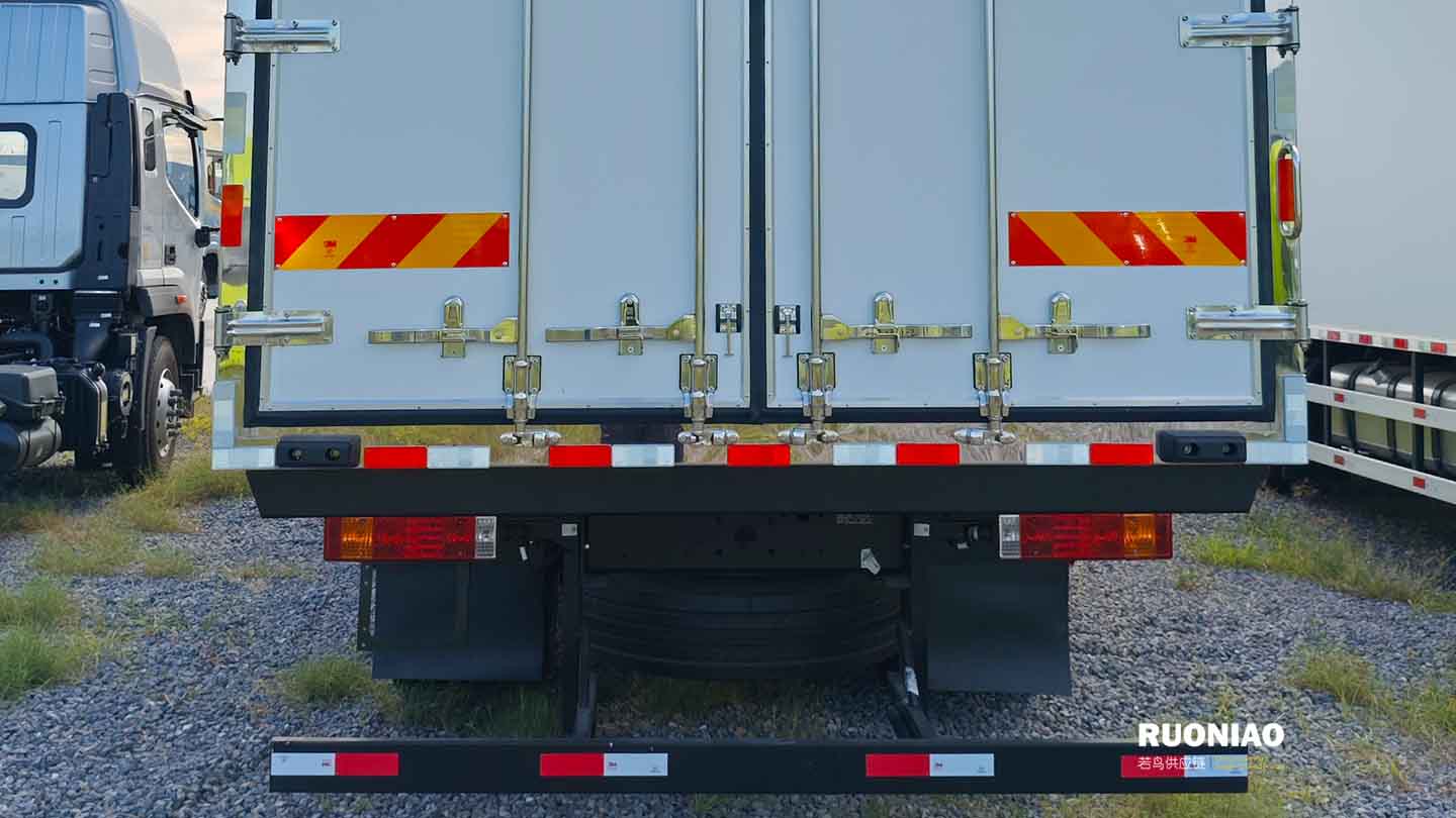 SHACMAN M5000 350HP 4X2 Camión Refrigerado 6.8m - 17