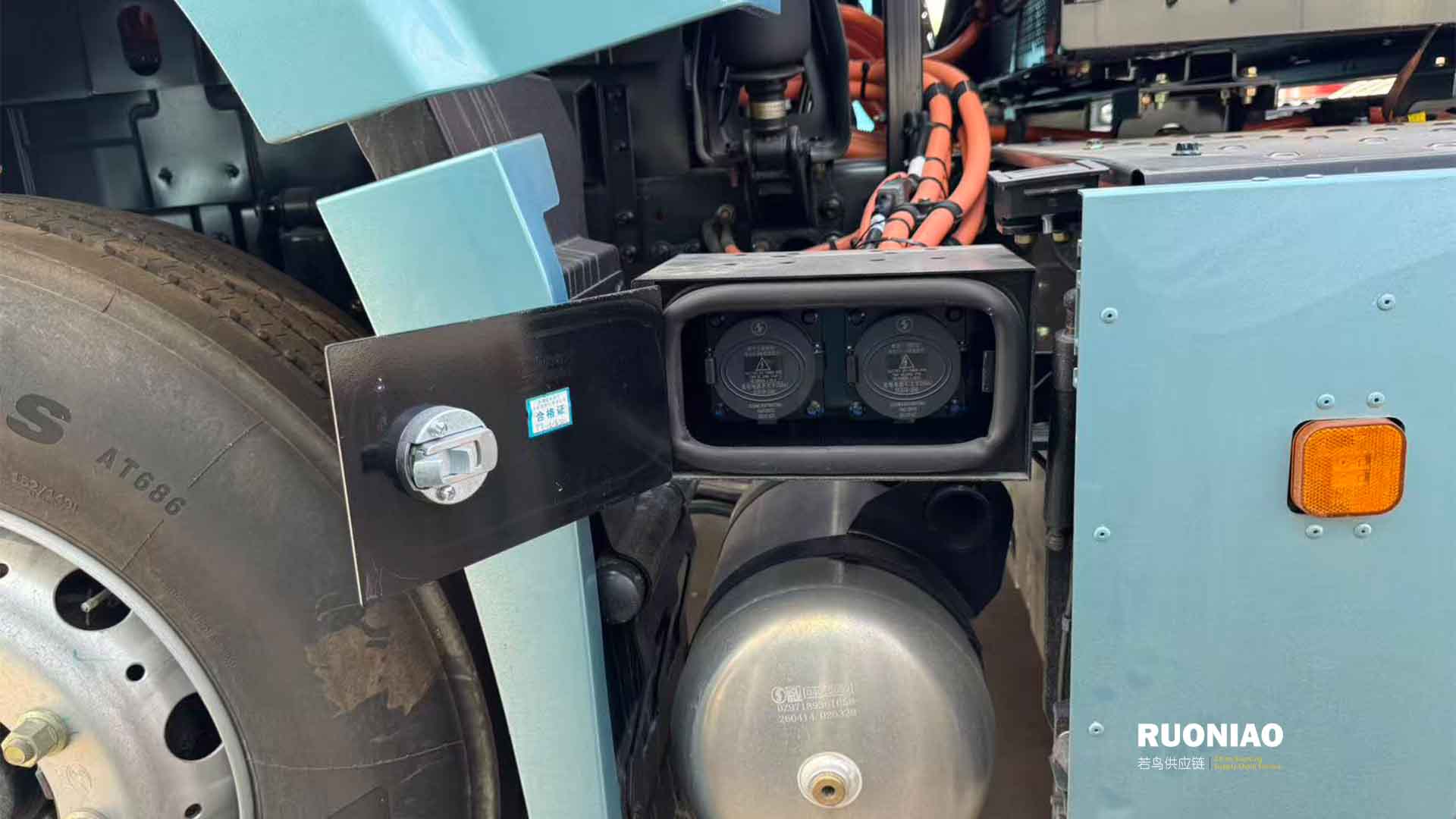 SHACMAN H6000E 6X4 Tractocamión Eléctrico - 10