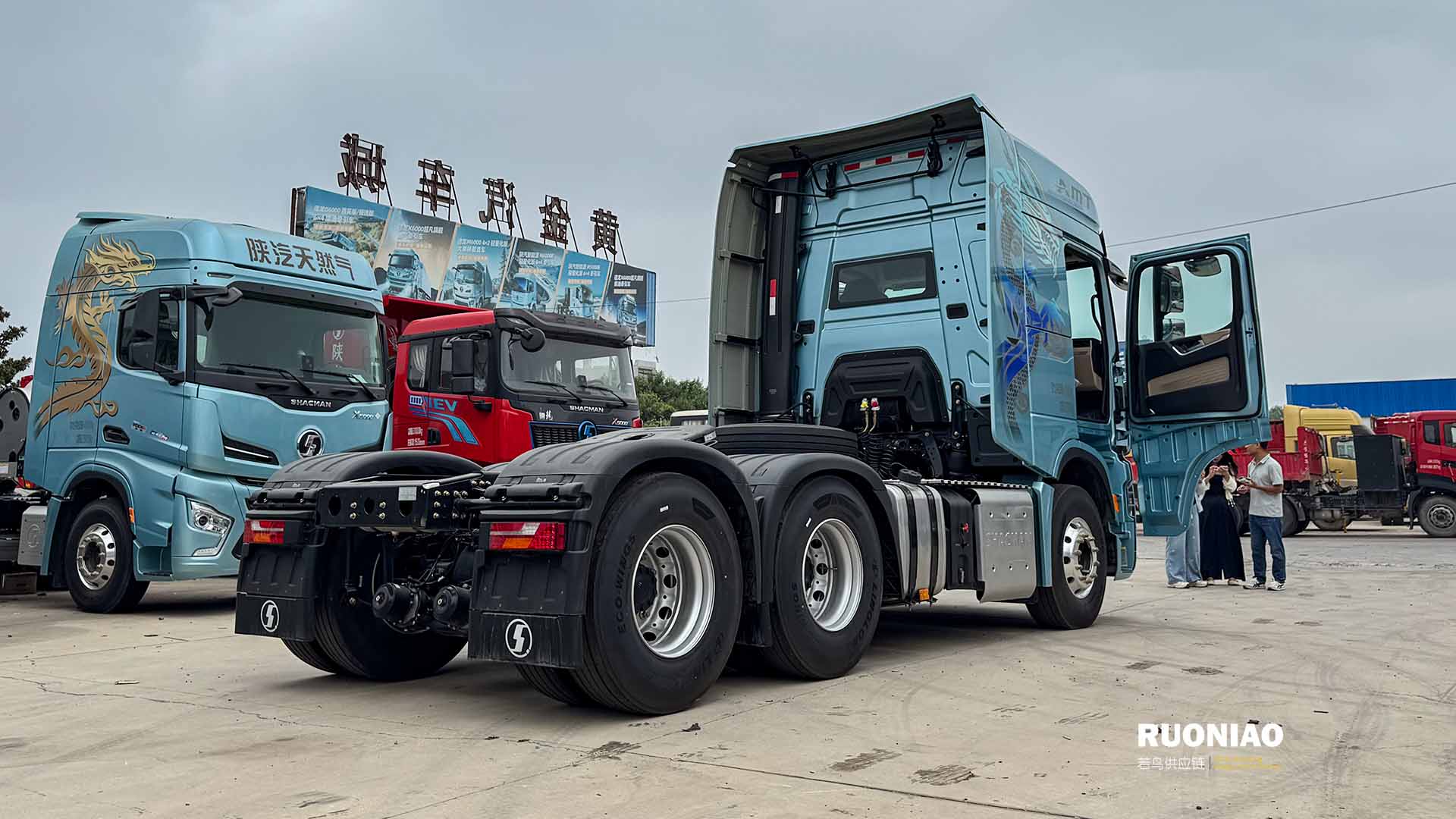 SHACMAN X6000 6x4 牵引车 - 3