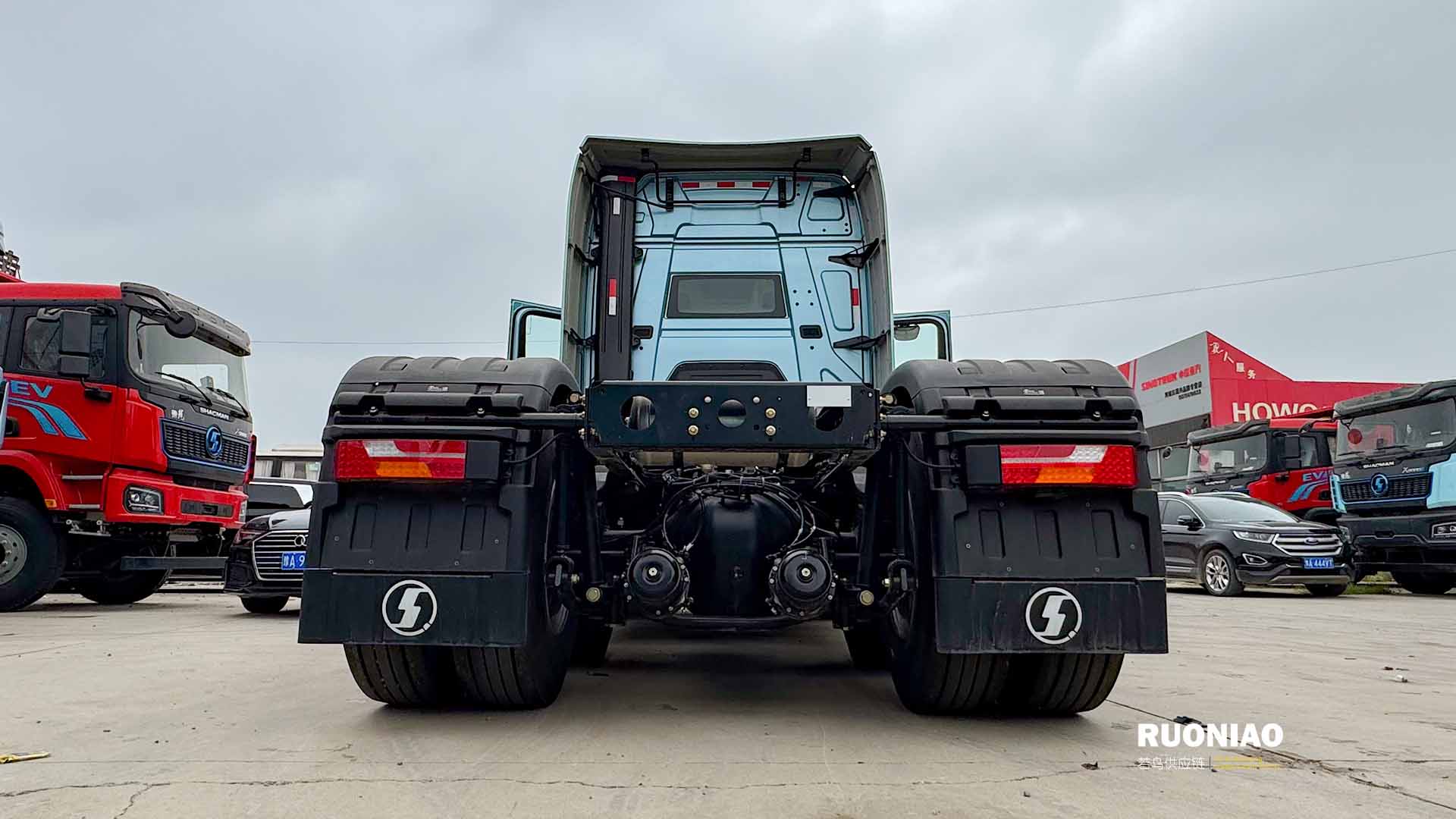 SHACMAN X6000 6x4 牵引车 - 4
