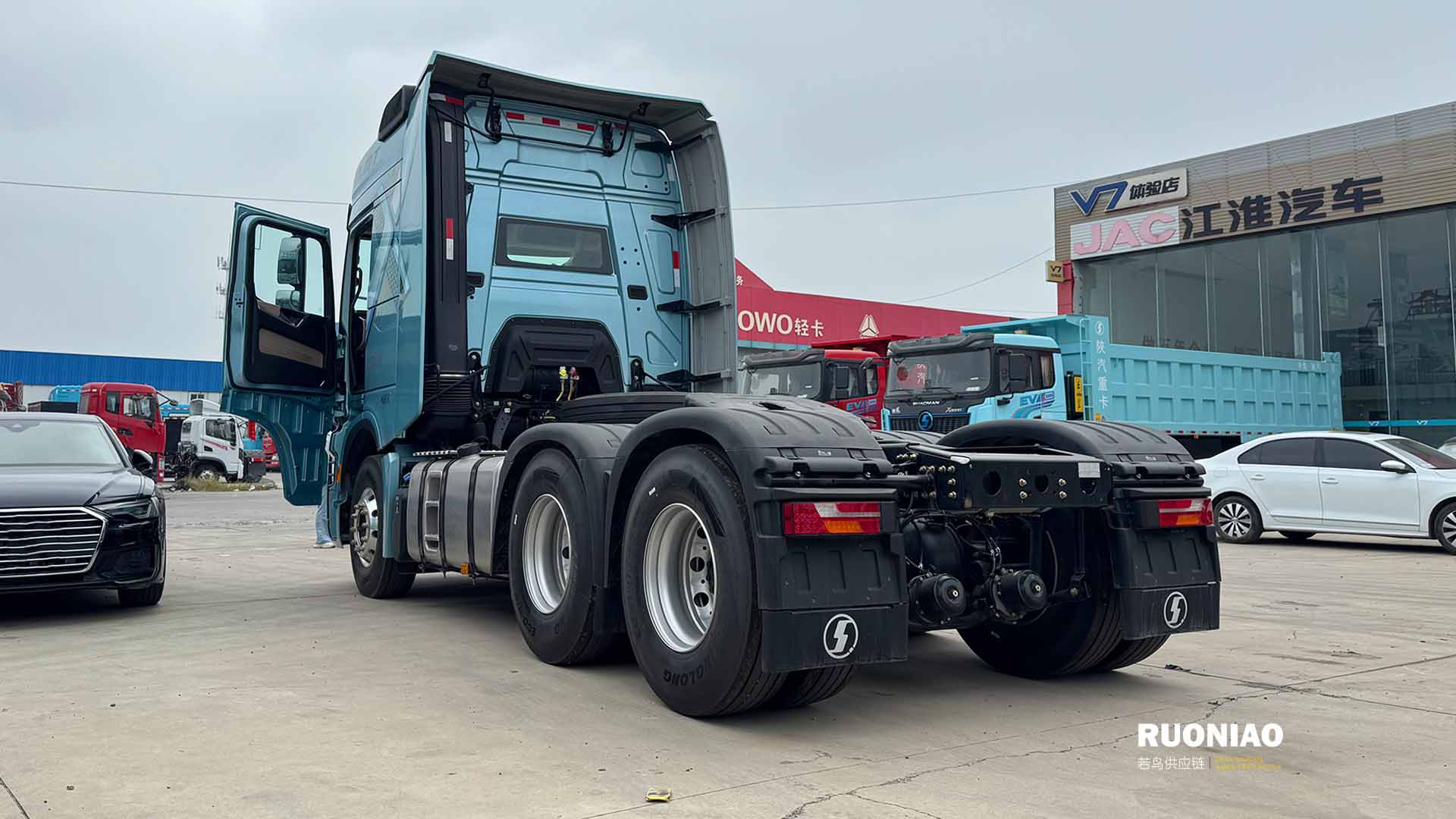 SHACMAN X6000 6x4 牵引车 - 5