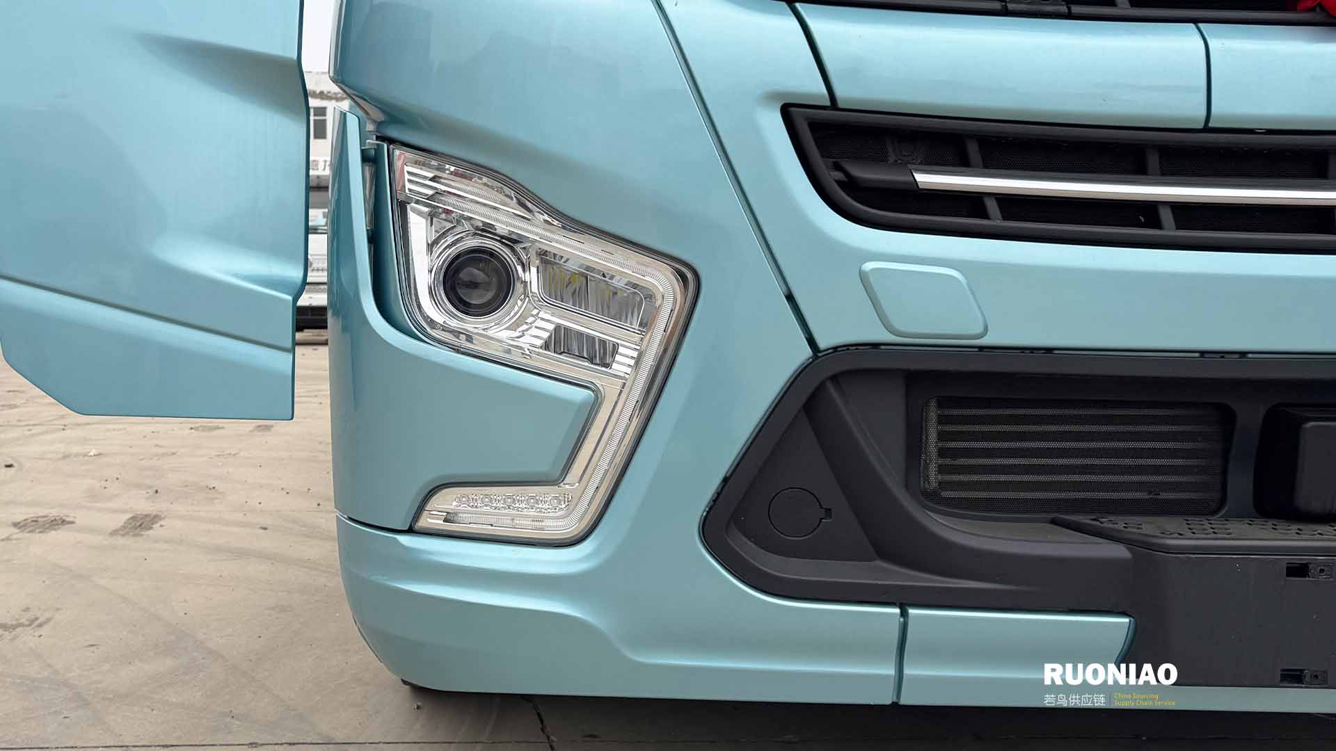 SHACMAN X6000 6x4 牵引车 - 9