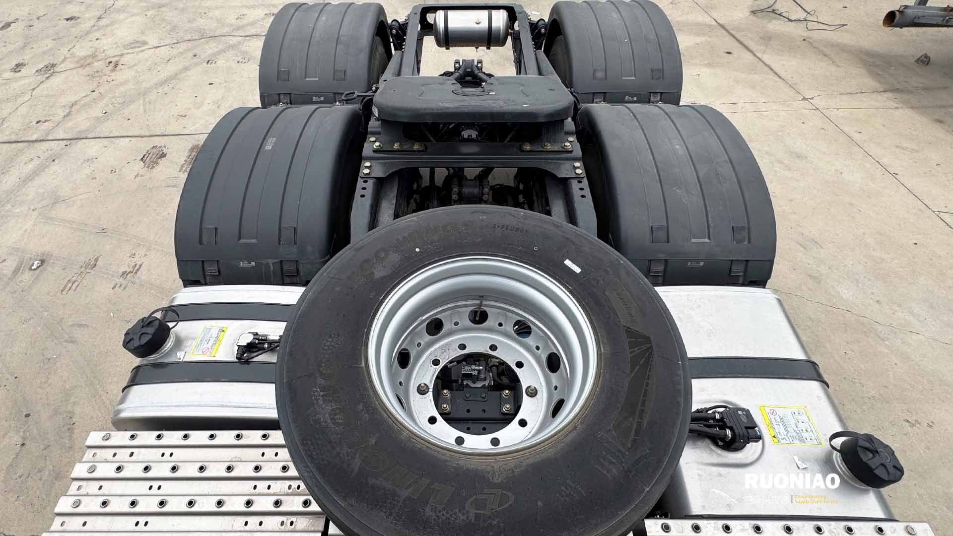 SHACMAN X6000 6x4 牵引车 - 13