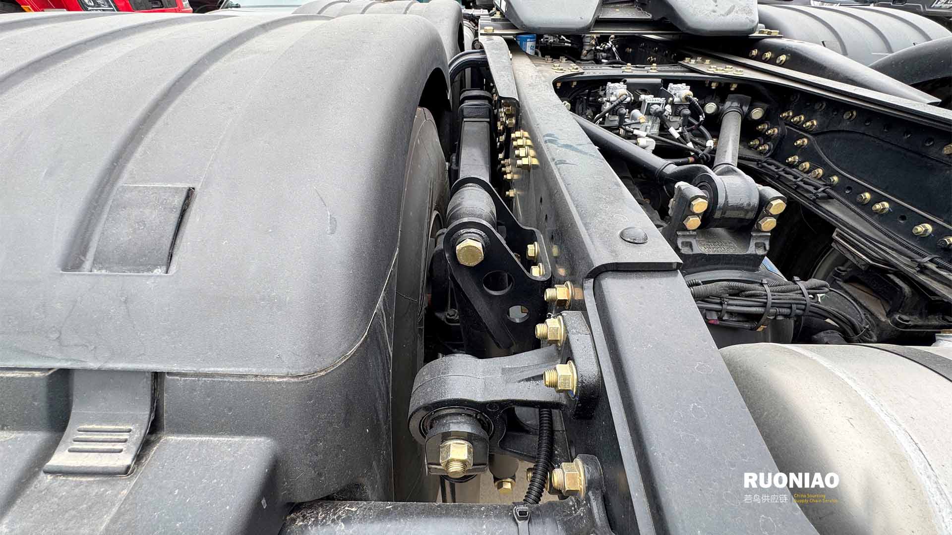 SHACMAN X6000 6x4 牵引车 - 15