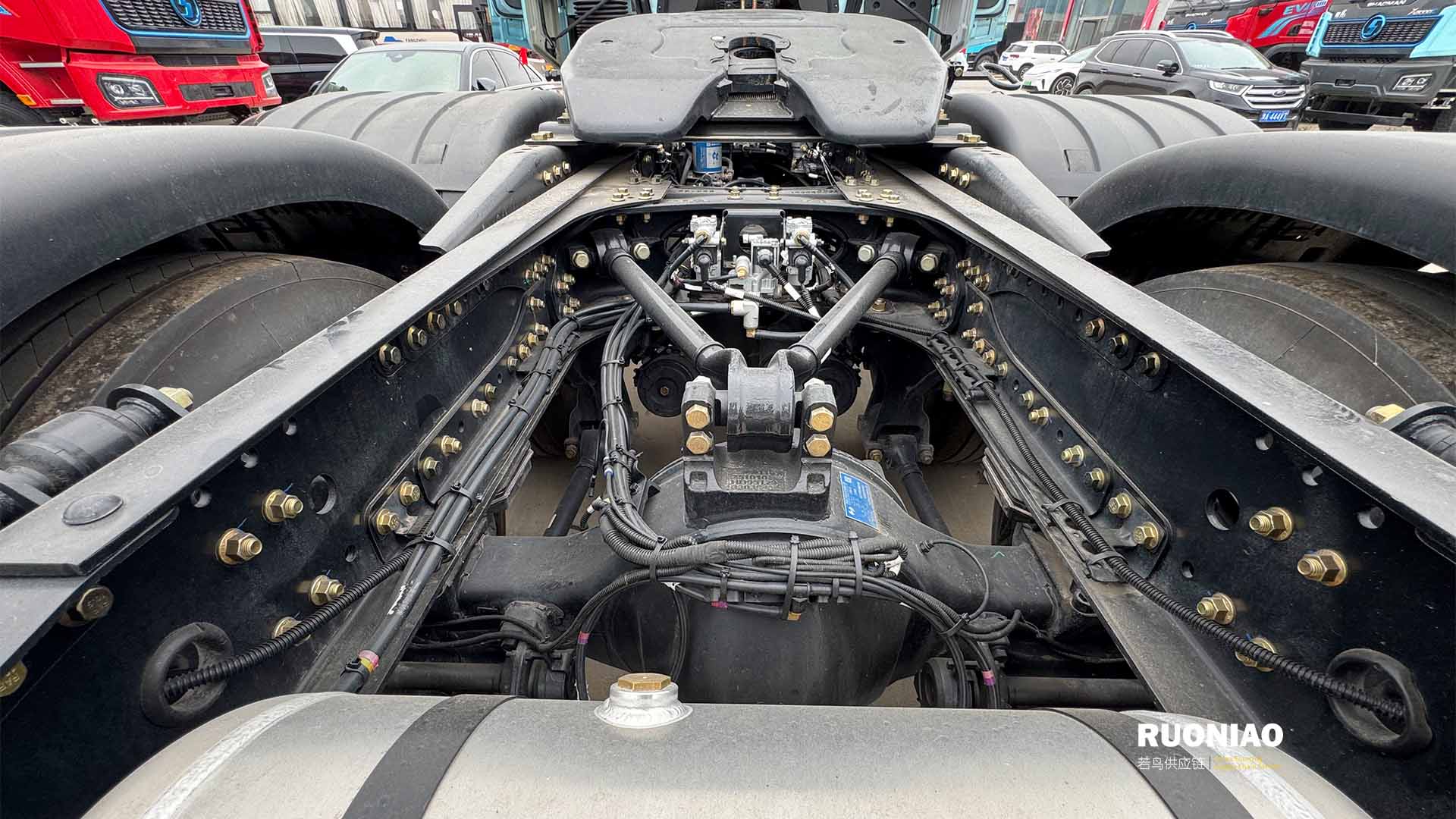 SHACMAN X6000 6x4 牵引车 - 16